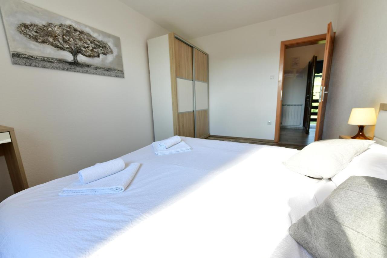Holiday Home Ostrun Rakovica Ngoại thất bức ảnh